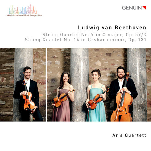 沦为军妓被扒开双腿玩弄
